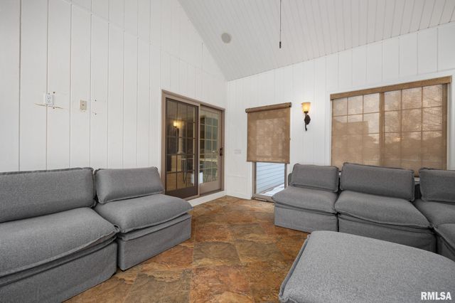 31 SAPPHIRE Point, Morton, IL 61550