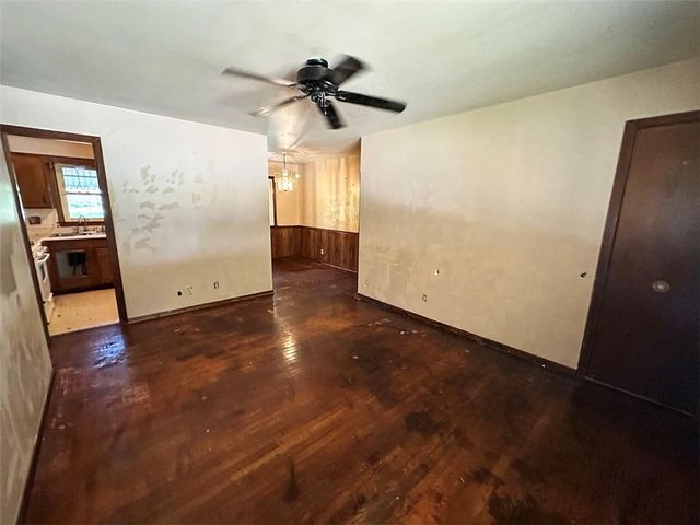 4016 S Spring Street, Independence, MO 64055