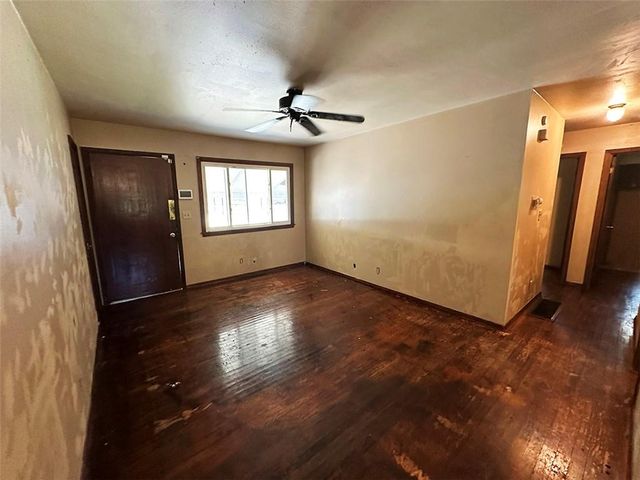 4016 S Spring Street, Independence, MO 64055