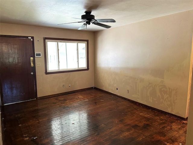 4016 S Spring Street, Independence, MO 64055