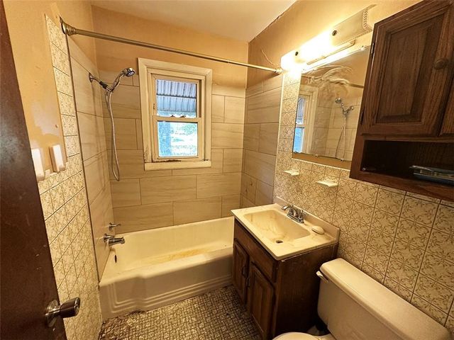 4016 S Spring Street, Independence, MO 64055