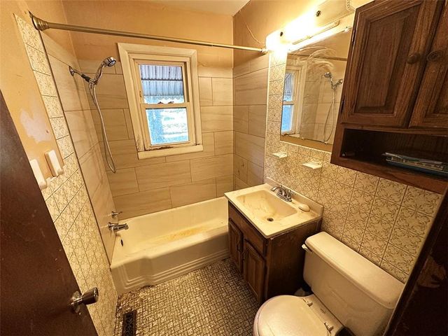 4016 S Spring Street, Independence, MO 64055