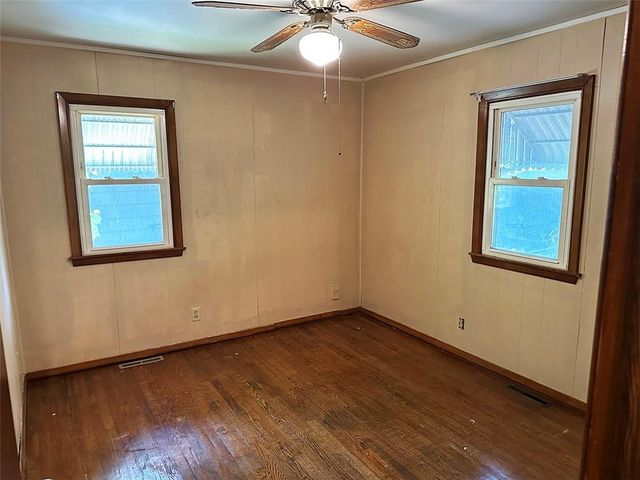 4016 S Spring Street, Independence, MO 64055