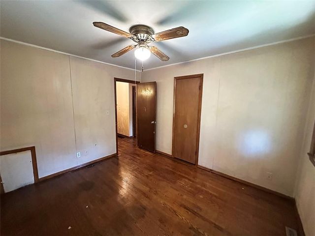 4016 S Spring Street, Independence, MO 64055