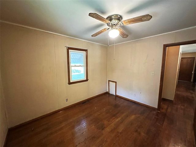 4016 S Spring Street, Independence, MO 64055