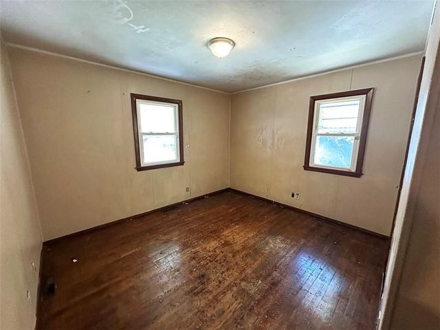 4016 S Spring Street, Independence, MO 64055