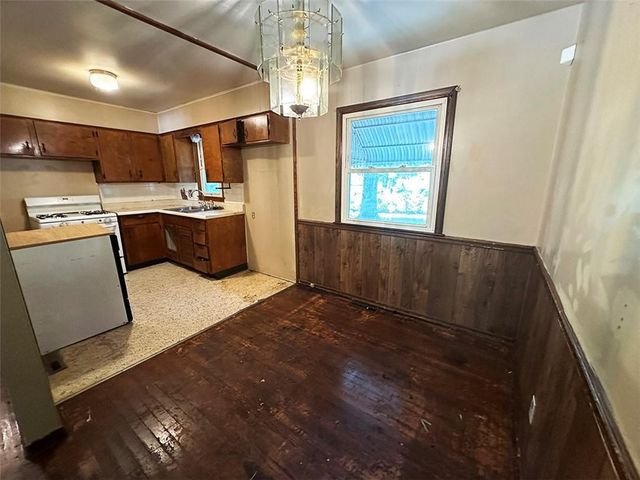 4016 S Spring Street, Independence, MO 64055