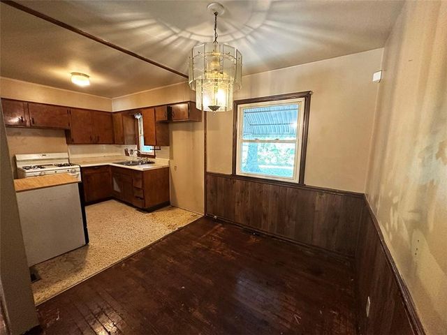 4016 S Spring Street, Independence, MO 64055