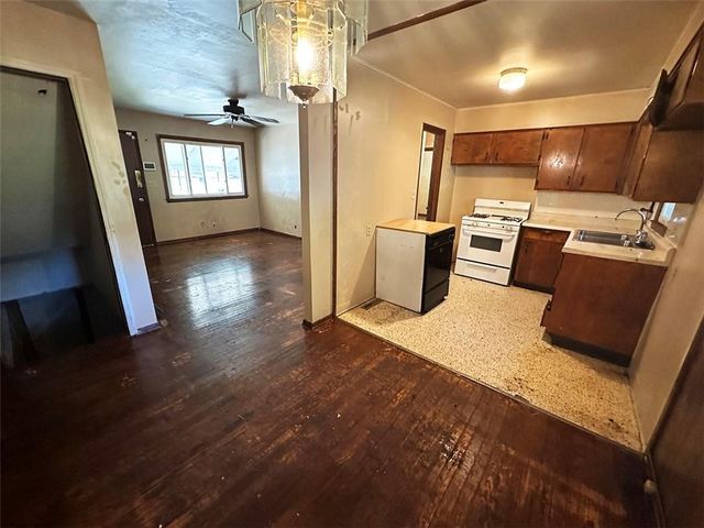 4016 S Spring Street, Independence, MO 64055