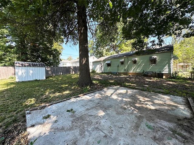 4016 S Spring Street, Independence, MO 64055