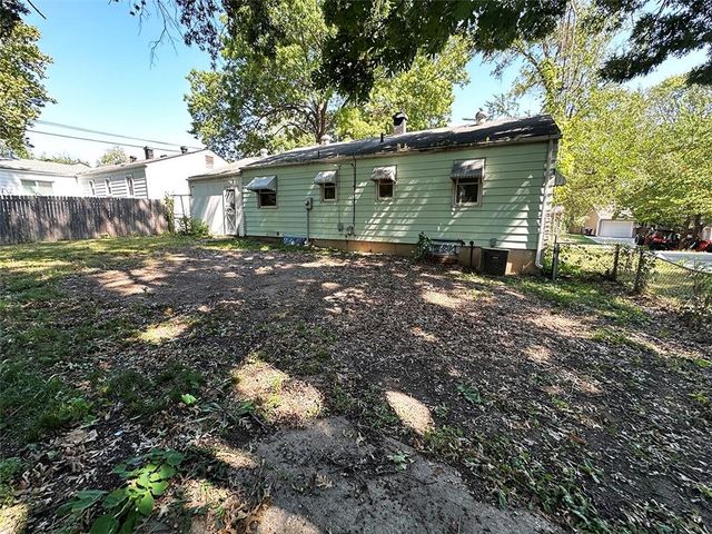 4016 S Spring Street, Independence, MO 64055