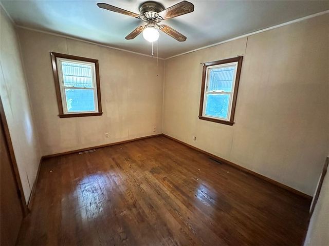 4016 S Spring Street, Independence, MO 64055