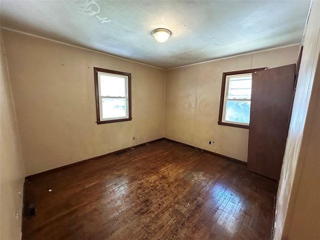 4016 S Spring Street, Independence, MO 64055