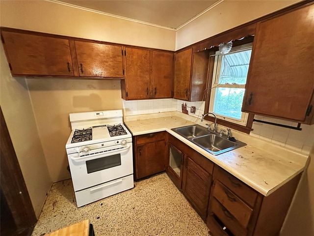 4016 S Spring Street, Independence, MO 64055