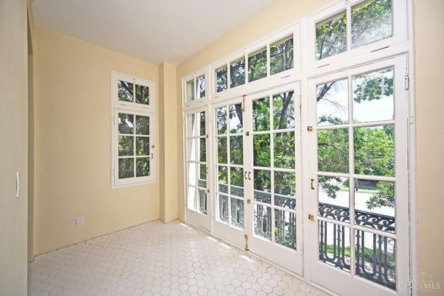 2138 Madison Road, Cincinnati, OH 45208