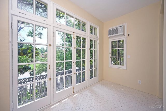 2138 Madison Road, Cincinnati, OH 45208
