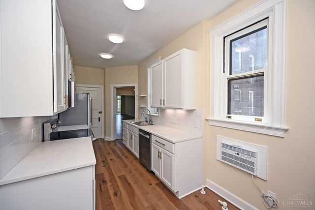 2138 Madison Road, Cincinnati, OH 45208