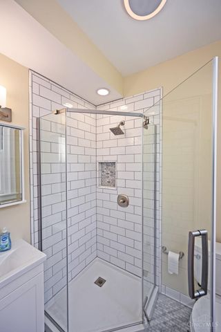 2138 Madison Road, Cincinnati, OH 45208
