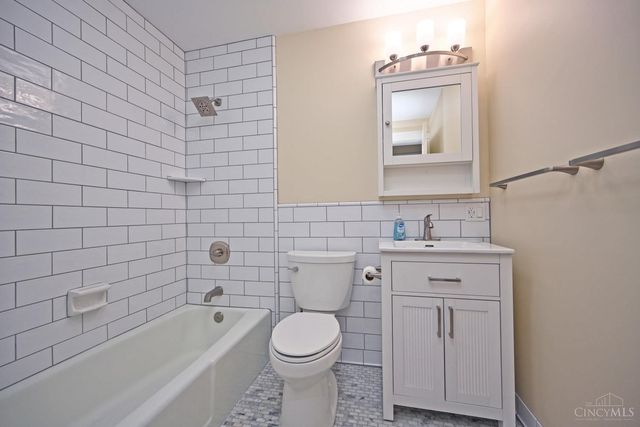 2138 Madison Road, Cincinnati, OH 45208