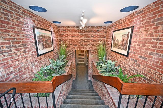 2138 Madison Road, Cincinnati, OH 45208