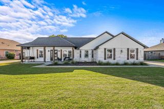 6015 Chandelle Cir, Pensacola, FL 32507