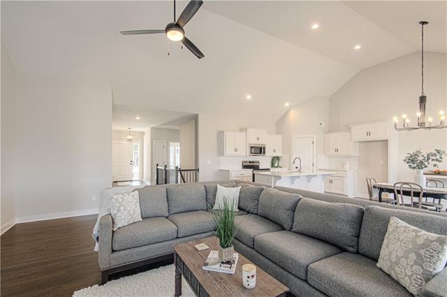 1102 Noah Lane, Kearney, MO 64060