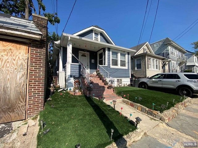 30 Welland Avenue, Irvington, NJ 07111