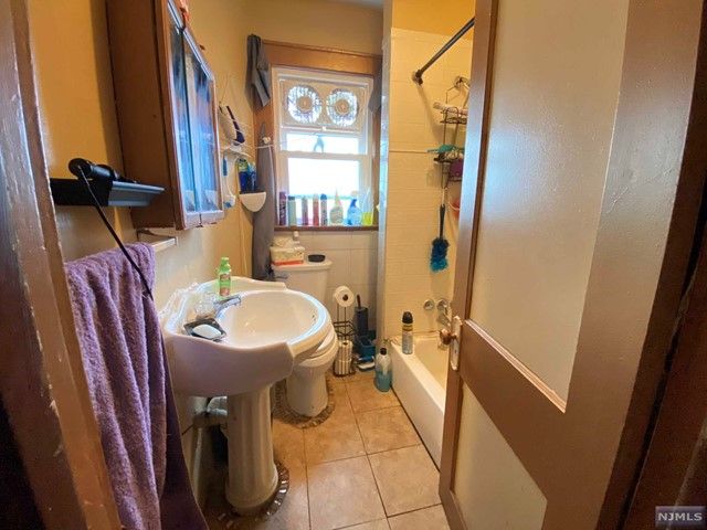 30 Welland Avenue, Irvington, NJ 07111