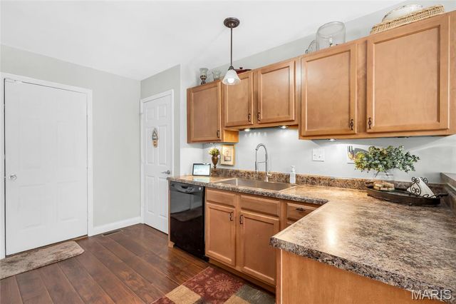 210 Prominence Lane, Lake St Louis, MO 63367