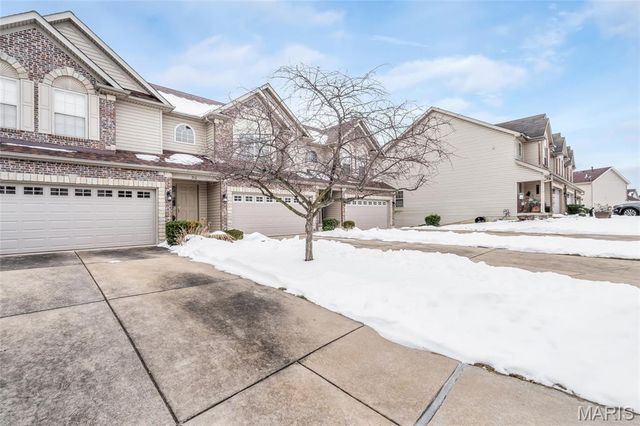 210 Prominence Lane, Lake St Louis, MO 63367