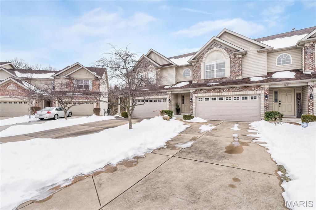 210 Prominence Lane, Lake St Louis, MO 63367