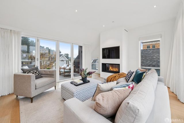 2550 Baker Street, San Francisco, CA 94123