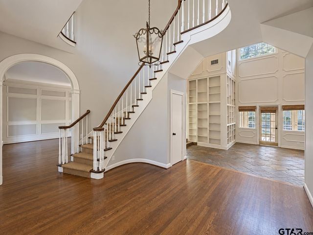 2800 Woodlake Dr, Tyler, TX 75701