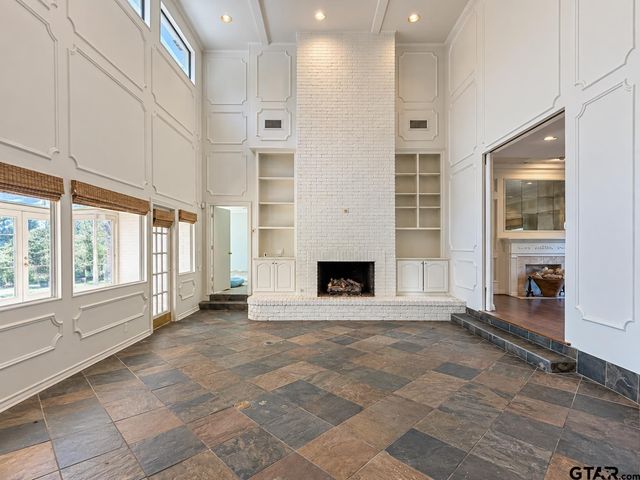 2800 Woodlake Dr, Tyler, TX 75701