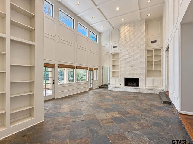 2800 Woodlake Dr, Tyler, TX 75701