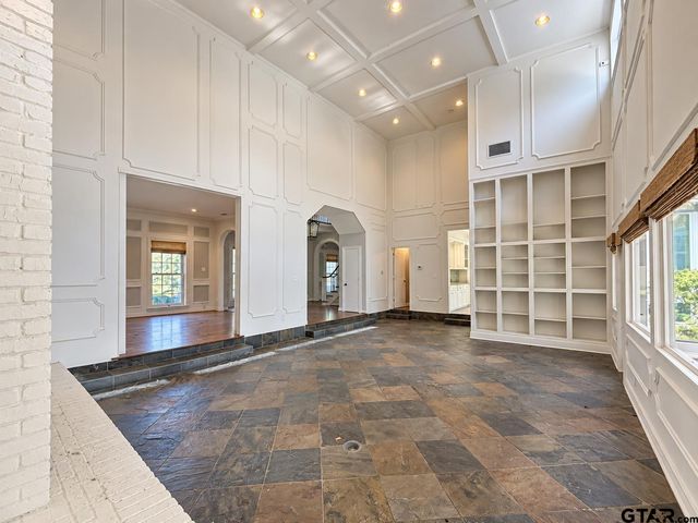 2800 Woodlake Dr, Tyler, TX 75701