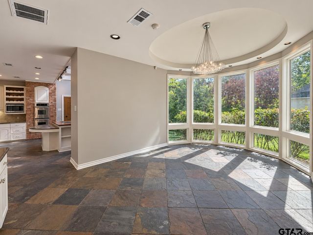 2800 Woodlake Dr, Tyler, TX 75701