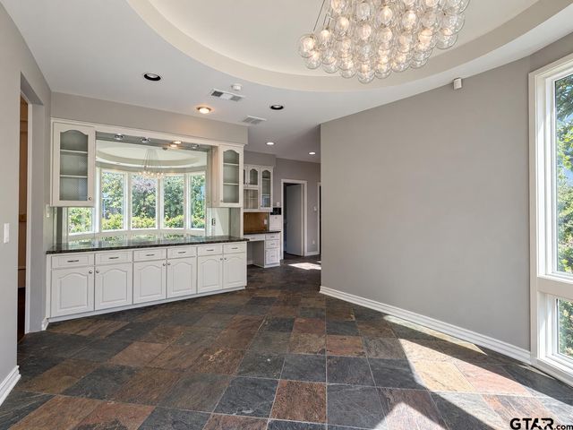 2800 Woodlake Dr, Tyler, TX 75701