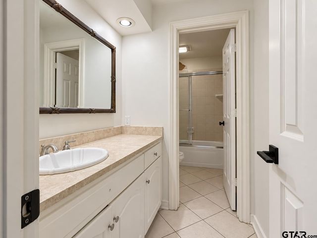 2800 Woodlake Dr, Tyler, TX 75701