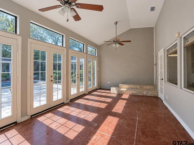 2800 Woodlake Dr, Tyler, TX 75701