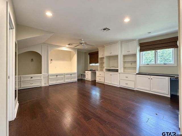 2800 Woodlake Dr, Tyler, TX 75701