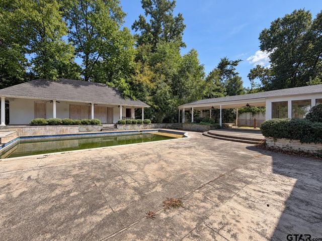 2800 Woodlake Dr, Tyler, TX 75701