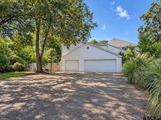 2800 Woodlake Dr, Tyler, TX 75701