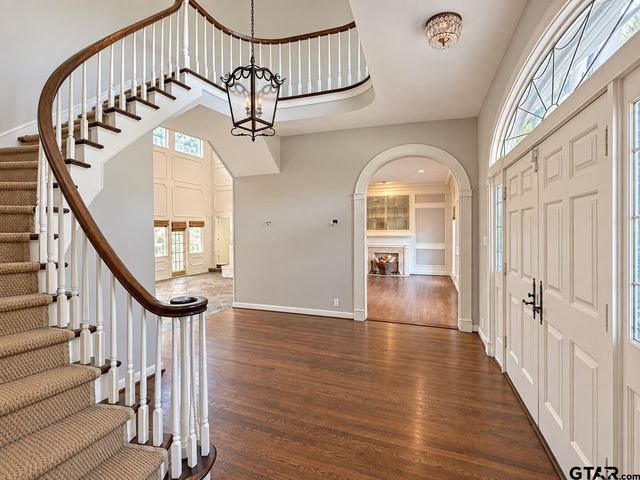 2800 Woodlake Dr, Tyler, TX 75701