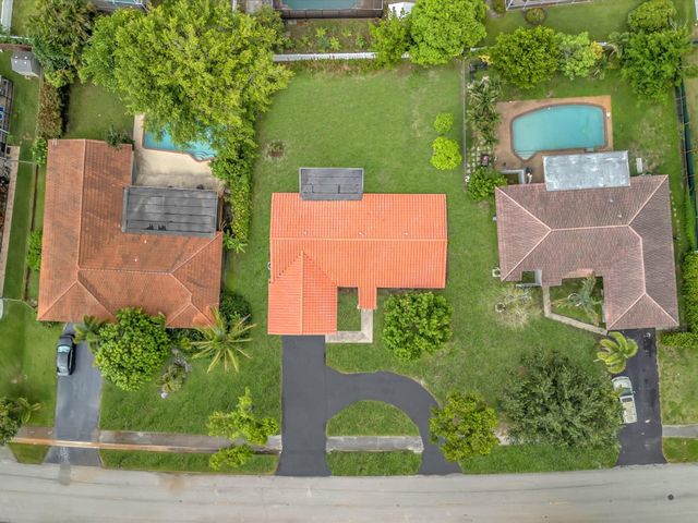 834 Ramblewood Drive, Coral Springs, FL 33071