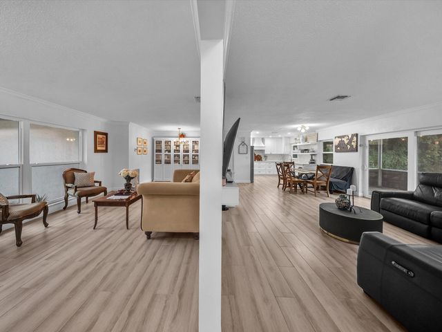834 Ramblewood Drive, Coral Springs, FL 33071