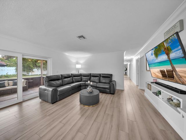 834 Ramblewood Drive, Coral Springs, FL 33071