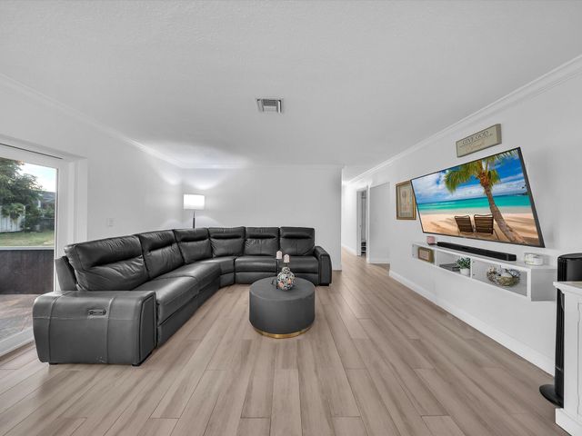 834 Ramblewood Drive, Coral Springs, FL 33071
