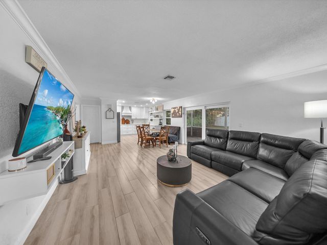 834 Ramblewood Drive, Coral Springs, FL 33071