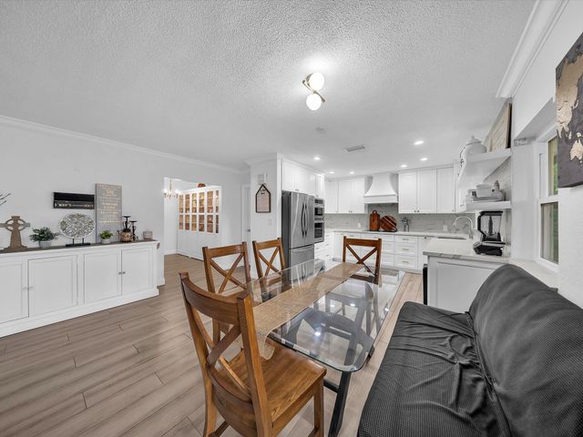 834 Ramblewood Drive, Coral Springs, FL 33071